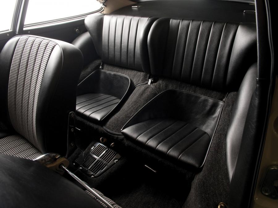 Интерьер Porsche 911 2.0 Coupe 1965 года  (NA) (фото 6 из 33)